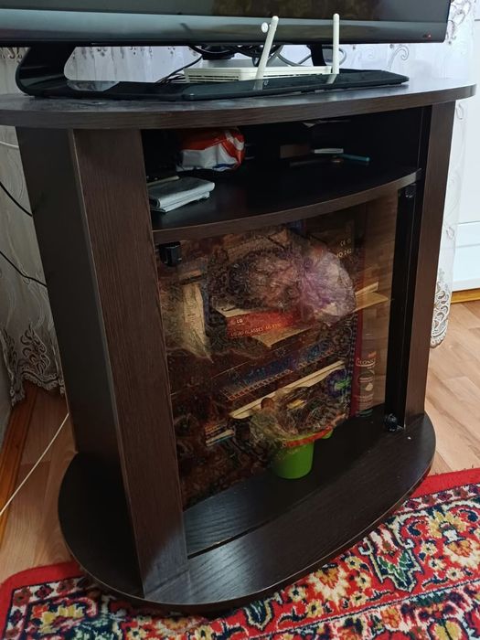 Продаётся стол компьютерный, тумба под ТВ.