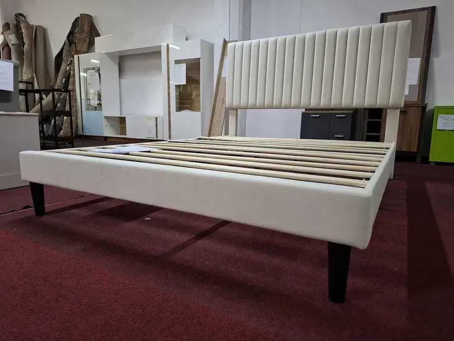 Pat tapitat 140x190 cm cu somiera , pentru saltea de 140 cm / 190 cm