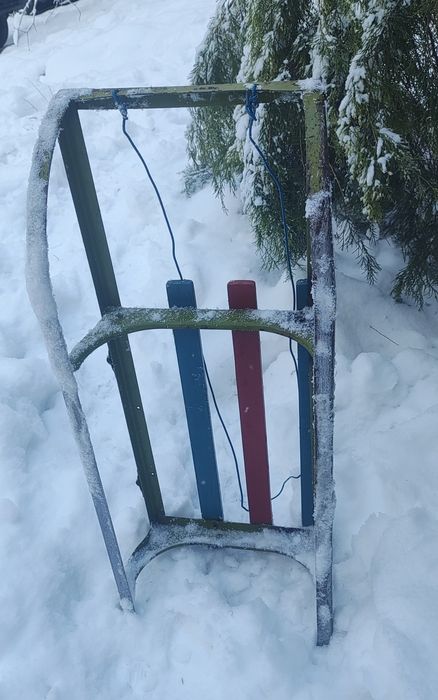 Санки со столиком СССР детские. Самосвал.Теплые шапки и тапочки.