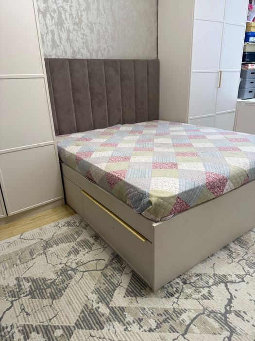 Продаю кровать в отличном состоянии