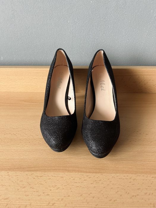 Обувки с висок ток