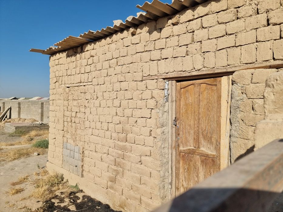 Uchastka 12 sotix hamma matiryallari bor