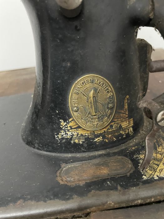 Masina de cusut SINGER