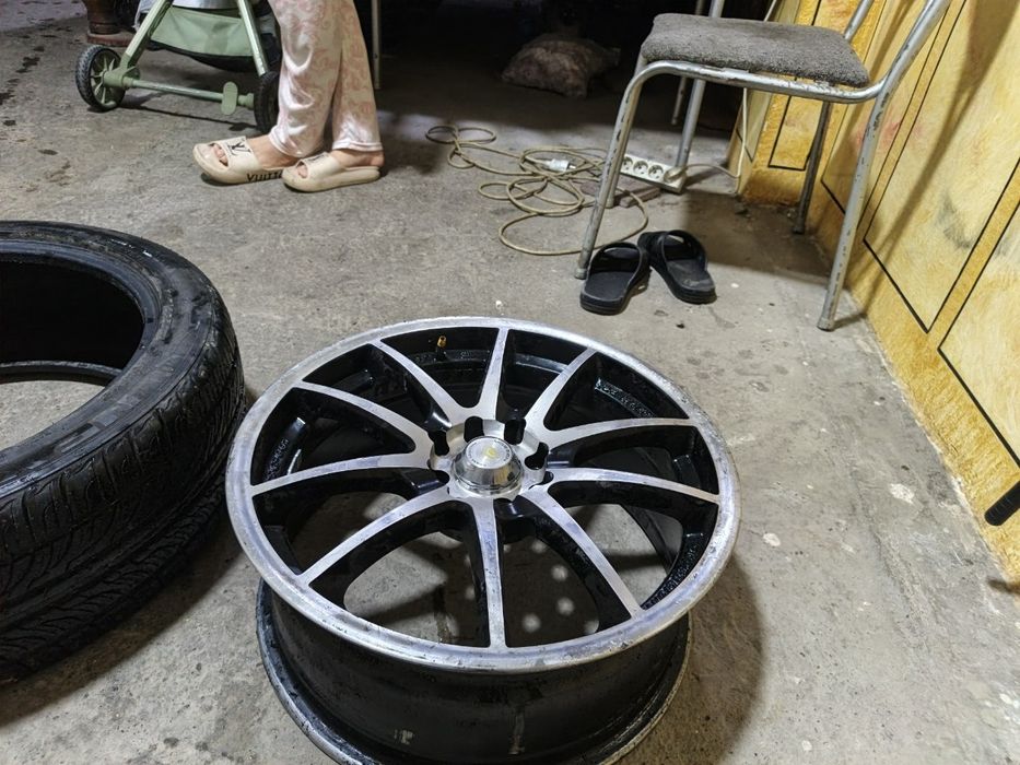 17 saka diska 4 ta baloni bilan