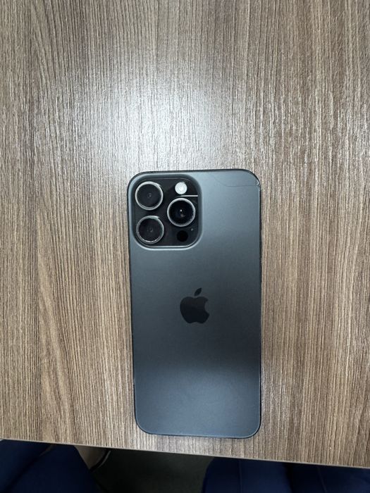 Продаю 15 айфон про макс 1тб