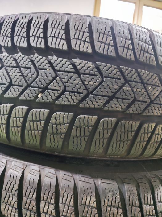 4 бр зимни 225/55/17 Pirelli runflatt