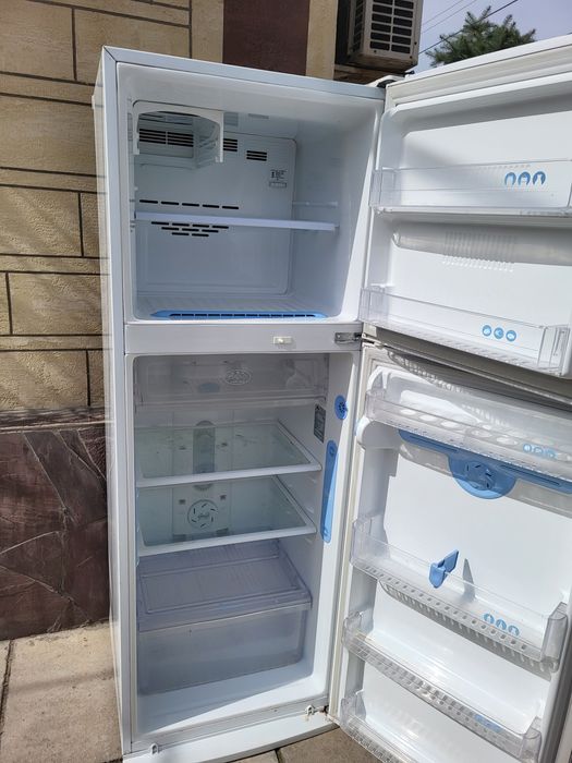 Холодильник Лж ноуфрост