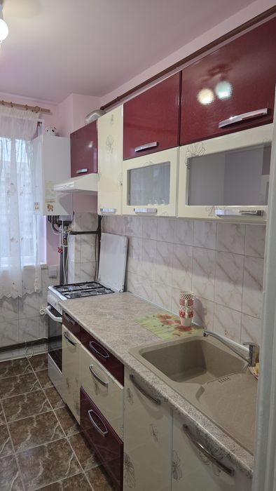Inchiriere 2 camere cartierul Florilor
