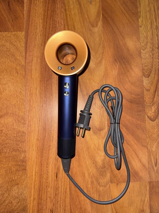 Uscator de par Dyson supersonic