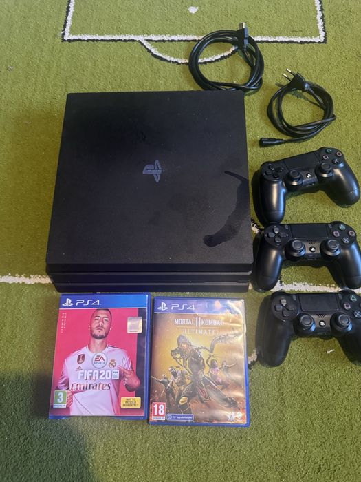 Ps4 pro 1Tb 3 manete