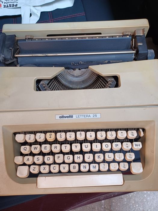 Masina de scria,  mașină de tricotat