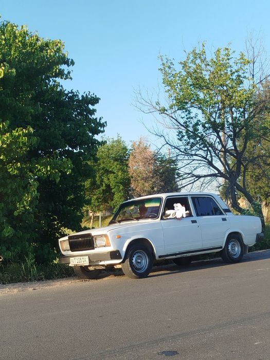 Vaz 2107 holati ortacha yurib turgan moshina