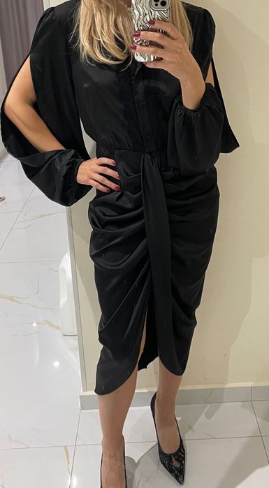 Елегантна сатенена рокля Lynne