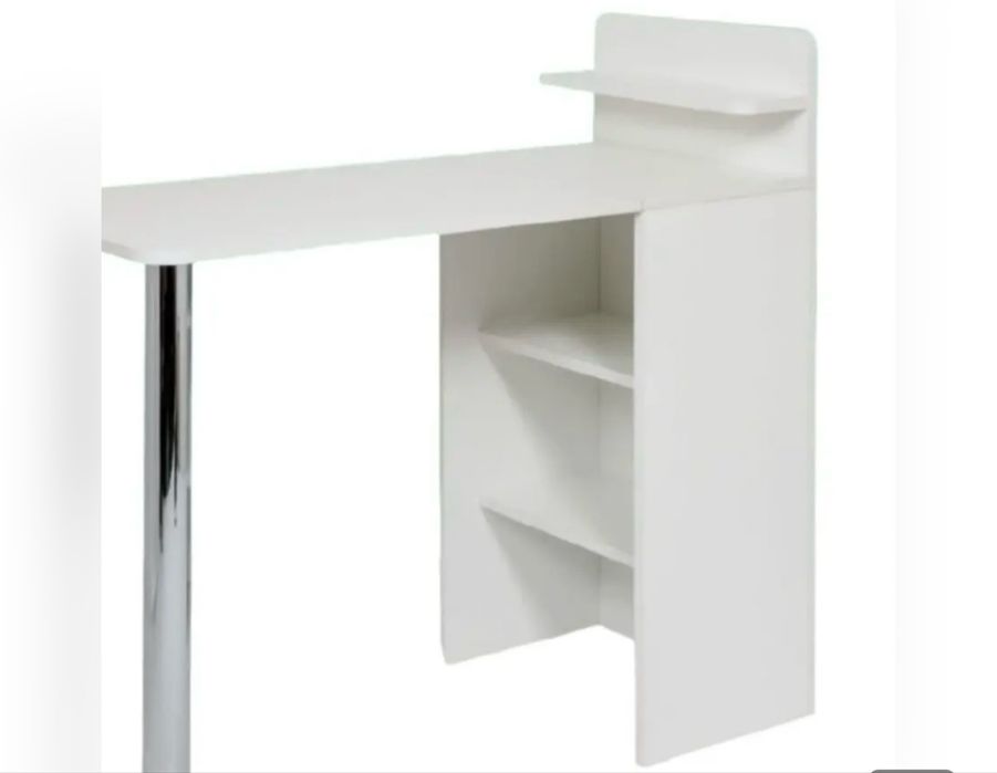 Маникюрный стол