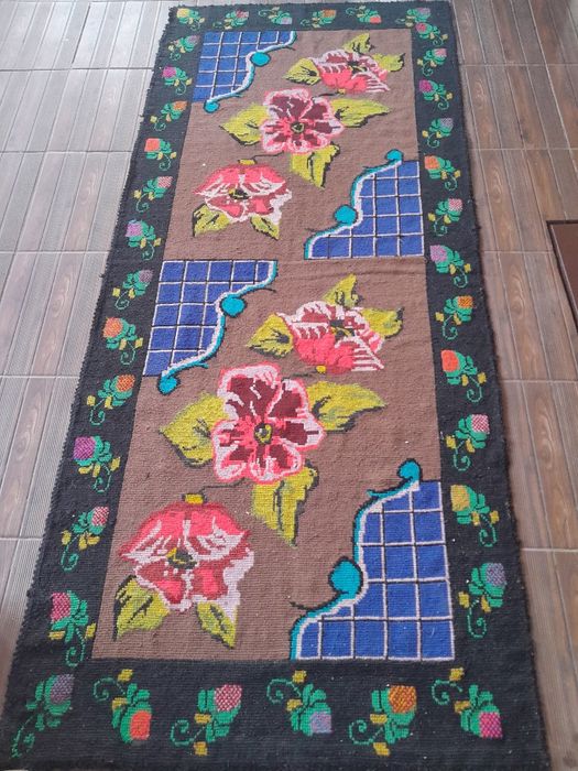 Covor traditional antic