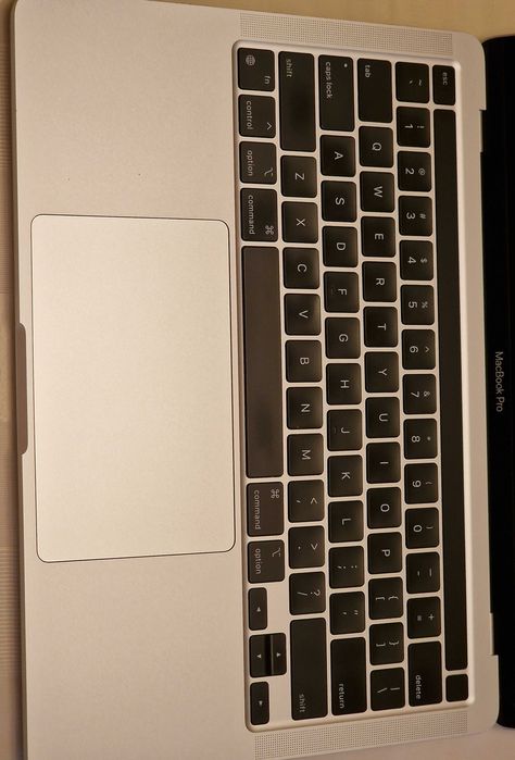 Macbook Pro 13 M1, 16gb ram, 250gb storage