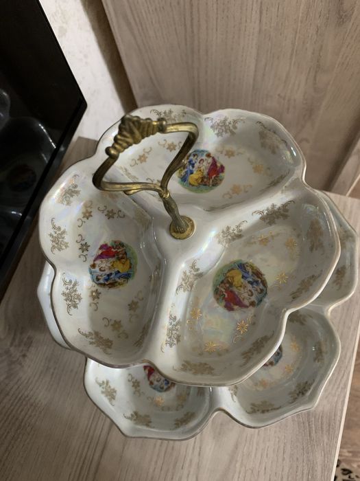 Отдам за 2 киндер сюрприза