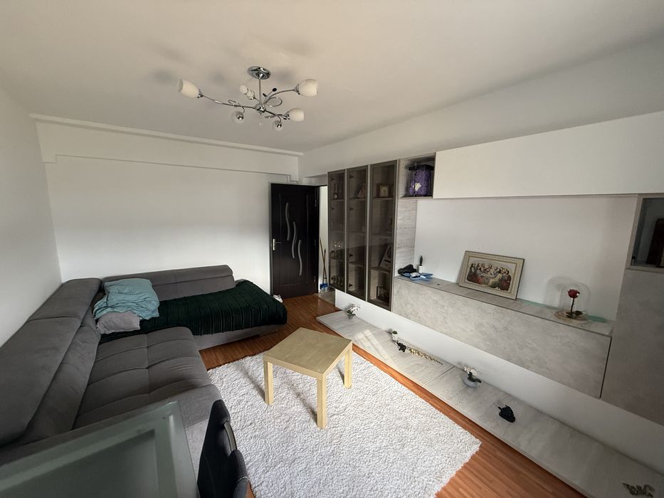 Inchiriez apartament