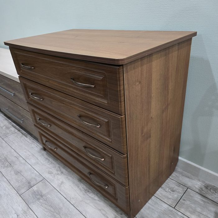 Комод и прикроватные тумбы