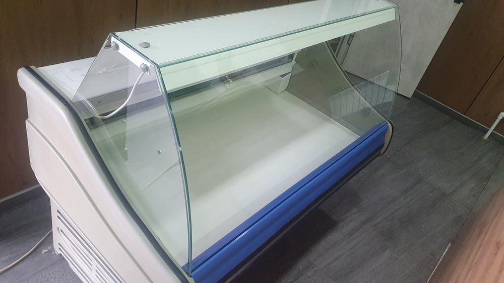 Холодильник для магазина