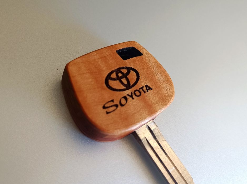 Автомобилни ключове, автоключарски услуги