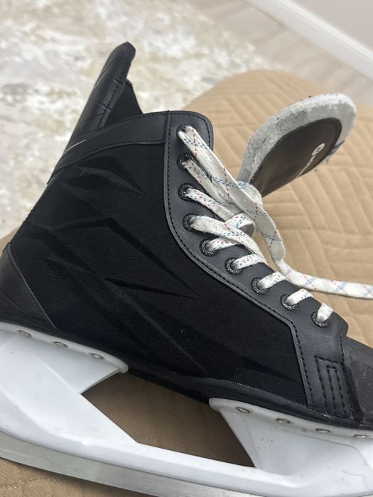 Хоккейные коньки