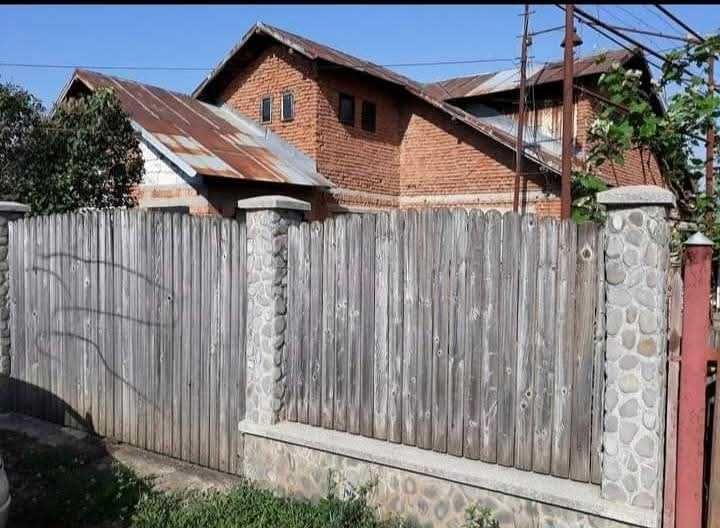 Casă de vânzare