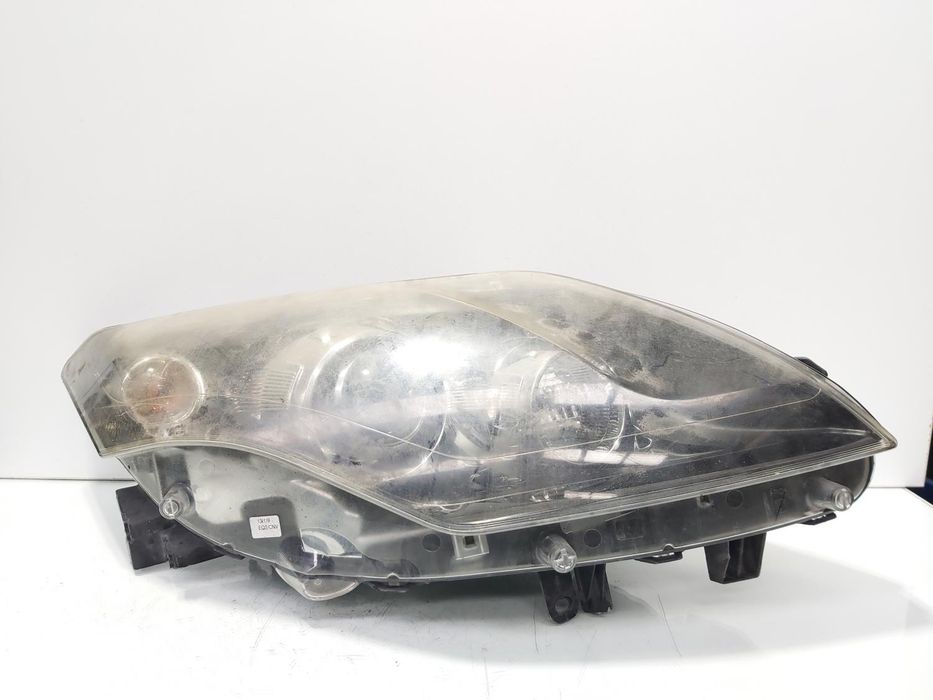 Far dreapta cu lupa si xenon, Renault Laguna 3 vol pe stanga piesa originala