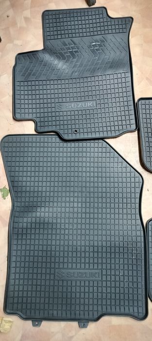 Продам оригинальные коврики на Suzuki sx 4