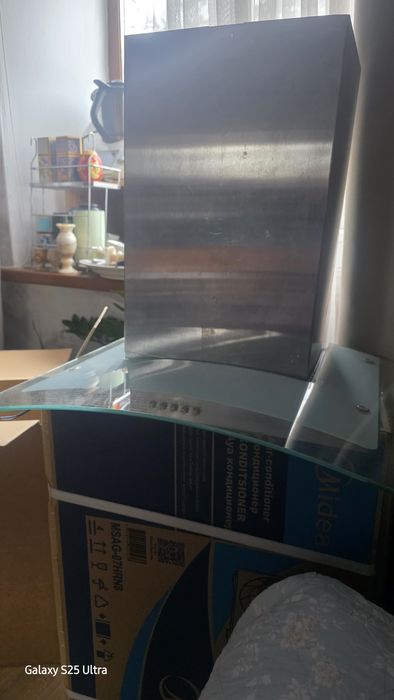 Продам вытяжку Самсунг . Б/у в рабочем состоянии.