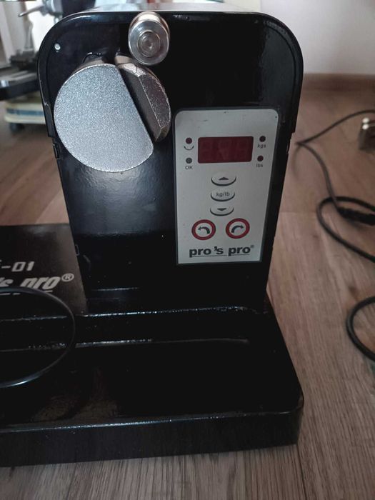 Електронна машина за наплитане на тенис(бадминтон) ракети Pro's Pro