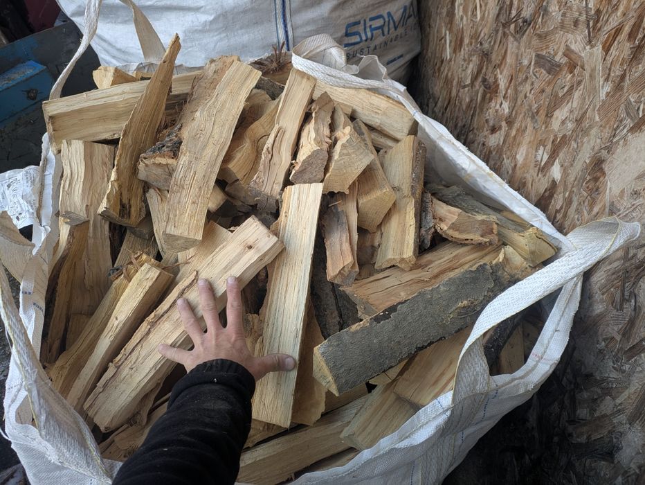 Vând lemne de foc pt sobă ,uscate, la palet sau la kg.