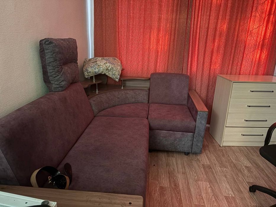 Продам угловой диван с креслом