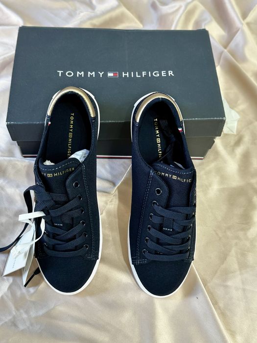 Дамски Деним Маратонки Tommy Hilfiger в Размер 37 Необувани