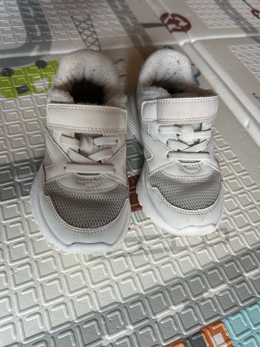 Детски бели кецове