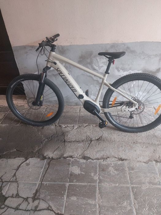 Vând bicicleta cu motor