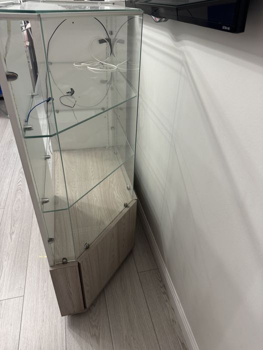 Продам ветрины срочно!