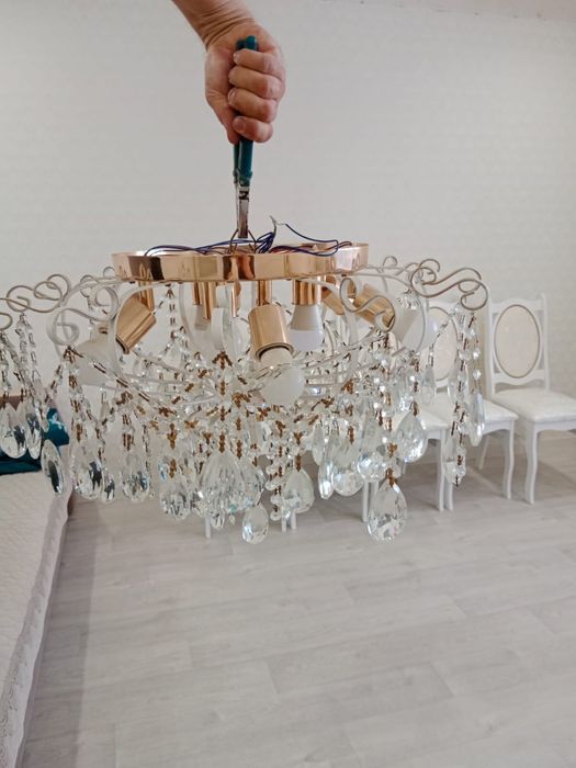 Продается люстра