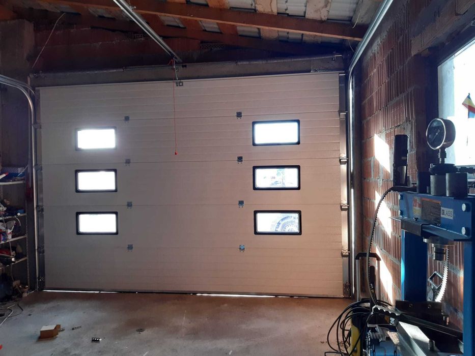 uși de garaj automate culoare nuc