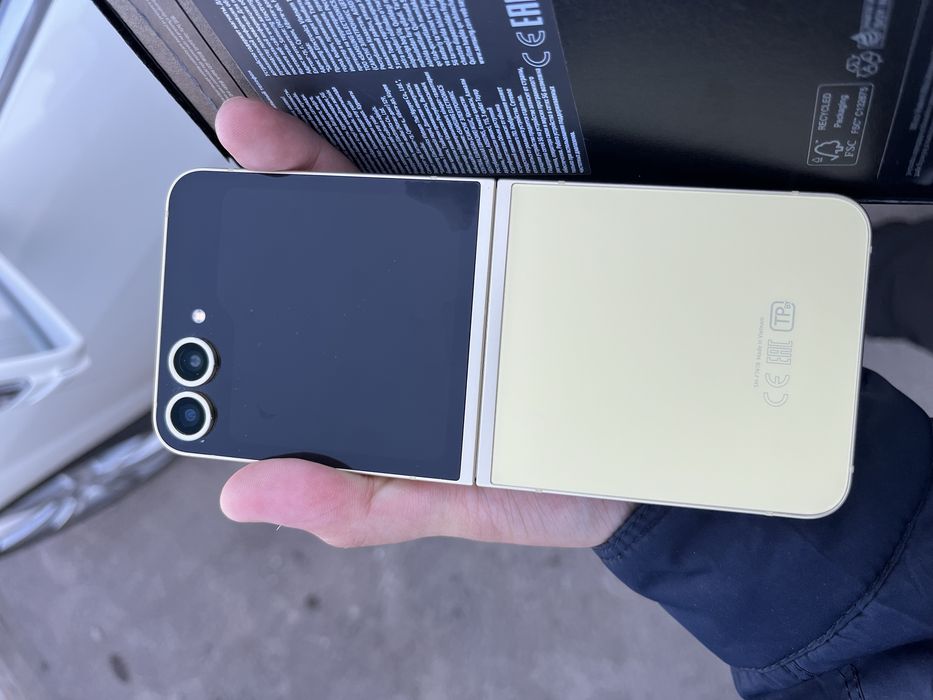 Galaxy Zflip6 раскладушка