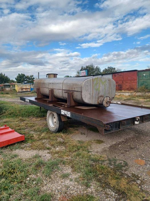 Продавам платформа