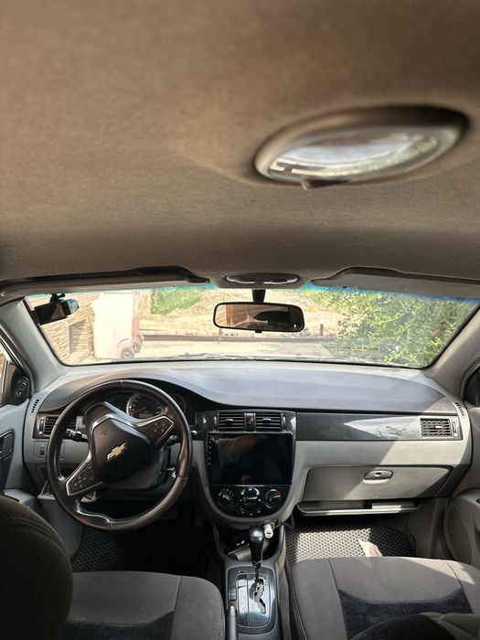 Avtomat lacetti sotiladi