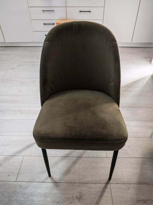 Birou alb 135x55 + 2 scaune olive catifea JYSK