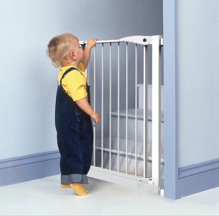 Ворота безопасности, защитный барьер для детей.