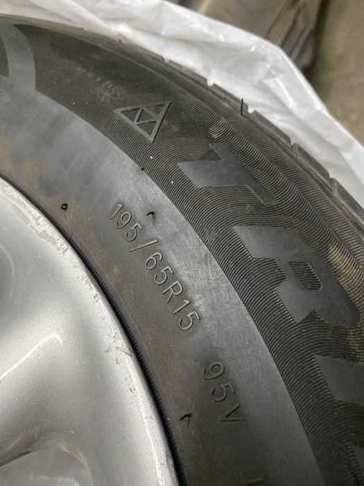 Продам резину летнюю с дисками