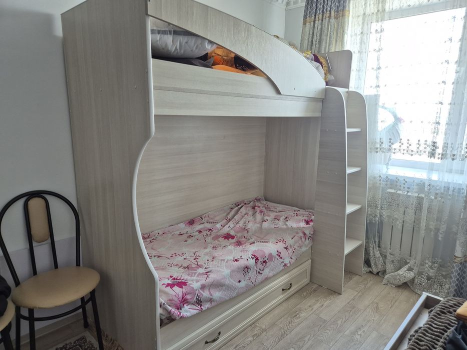 Продам двух ярусную детскую кровать