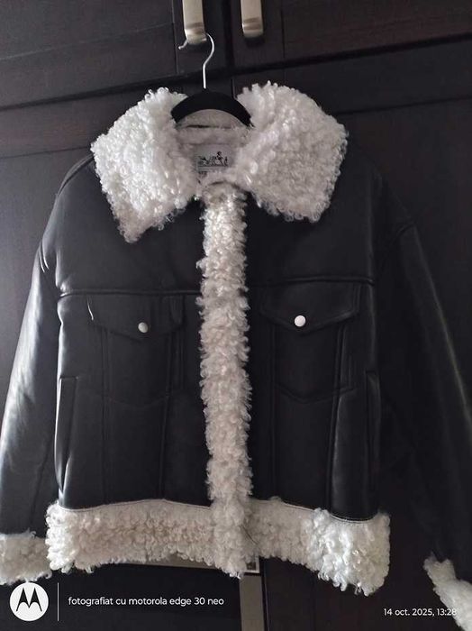 Jacheta scurta, neagra, din piele eco, cu blanita sintetica, M/L