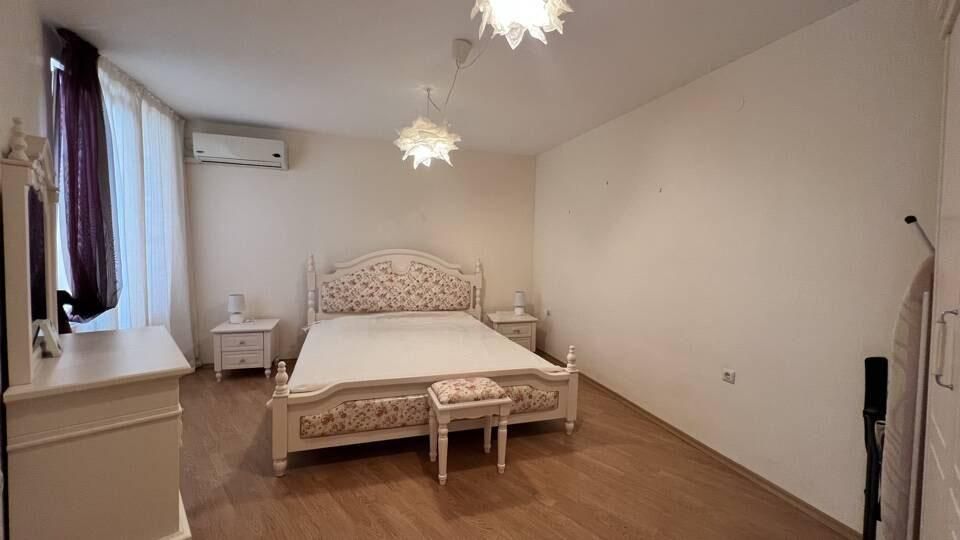 Продава се Двустаен апартамент в Бургас, Център - 74 кв.м за 1000 €/кв.м - Снимка #7