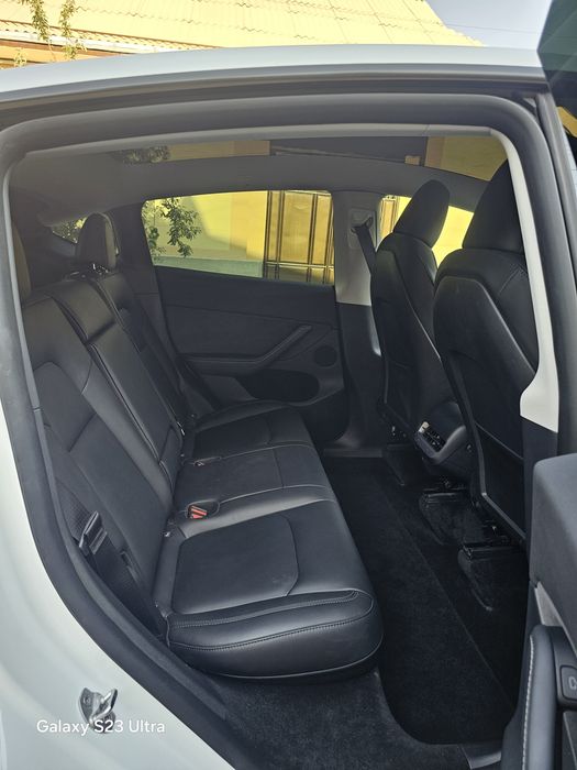Tesla Model Y 2024/02