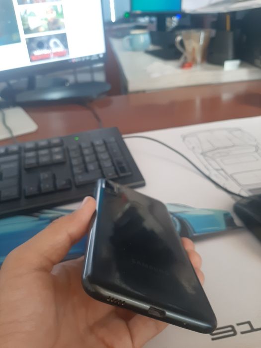 Samsung A11 qora